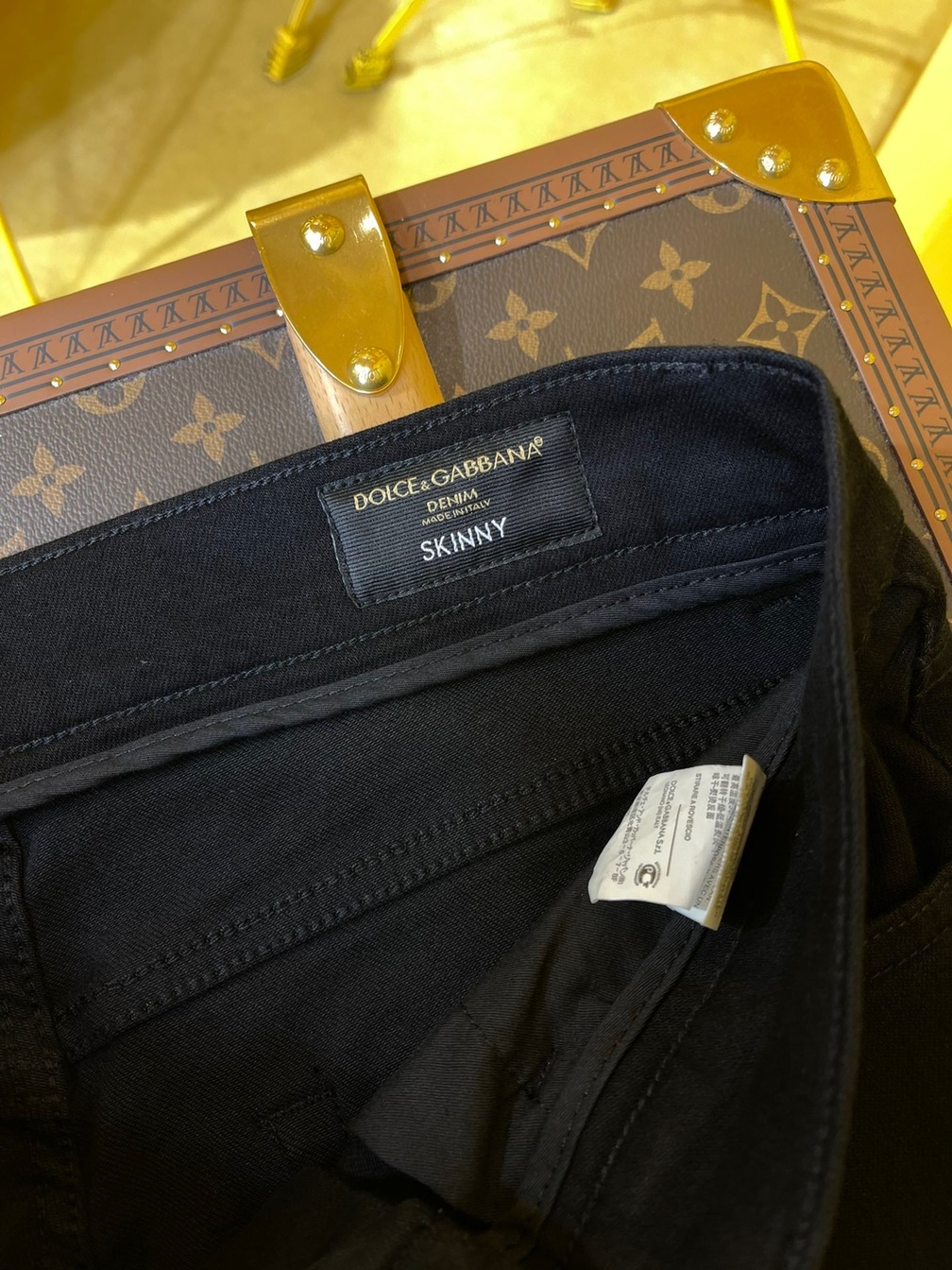 Jean D G Basic Black Ss2022