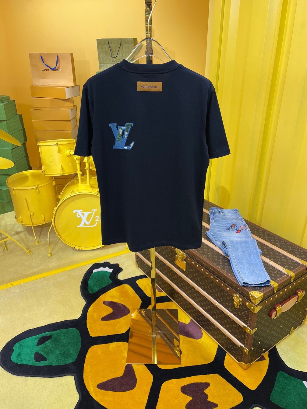 Tee Lv Earth Black Ss2022