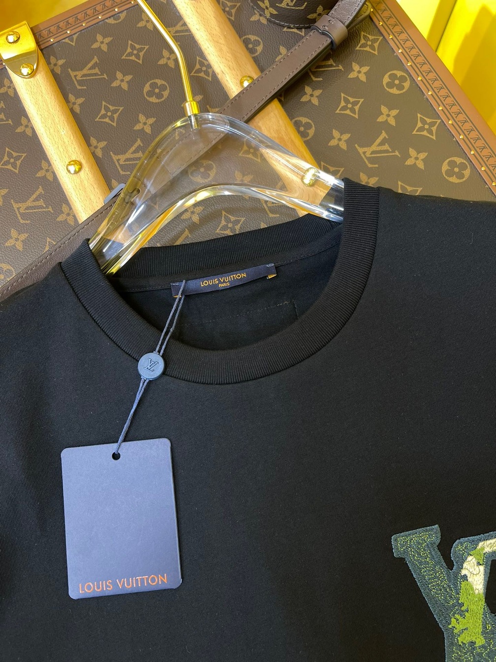 Tee Lv Earth Black Ss2022