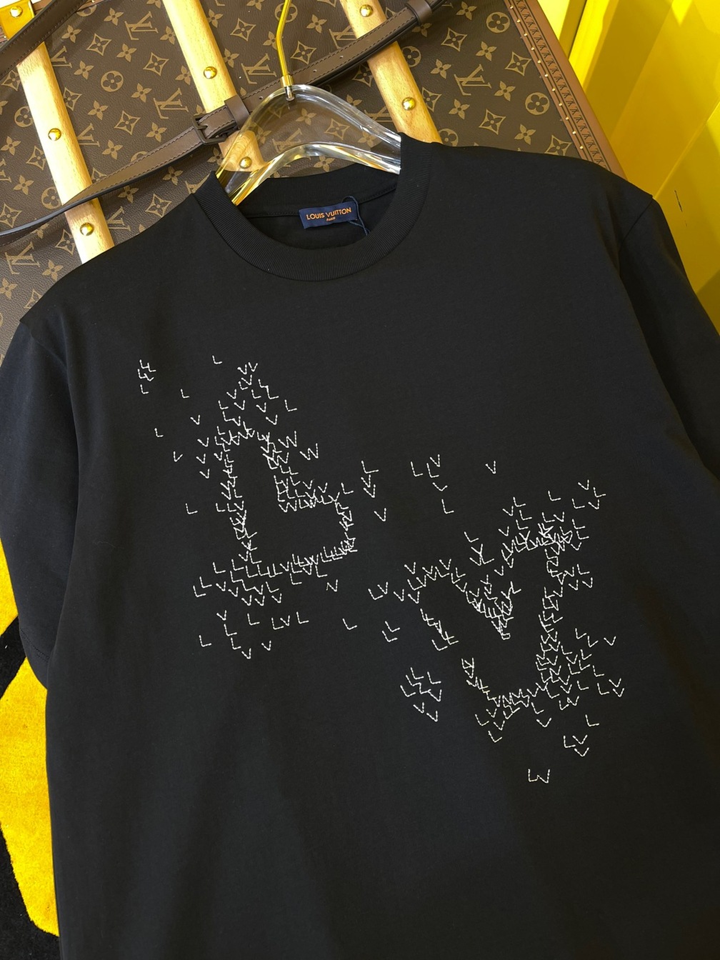 Tee Lv Fly Logo Black Ss2022