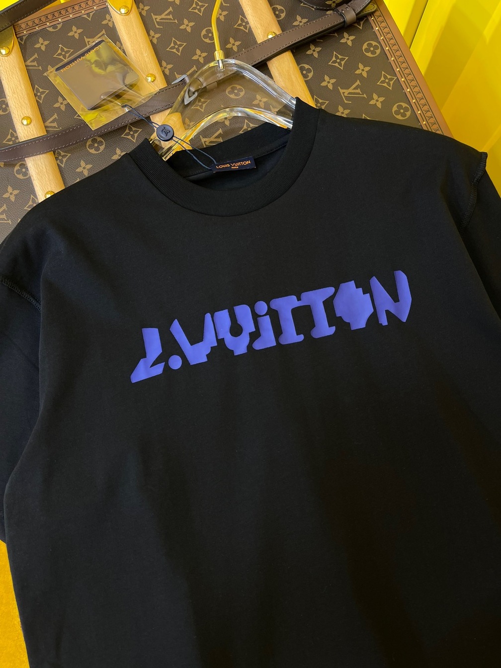 Tee Lv Logo 2054 Black Ss2022