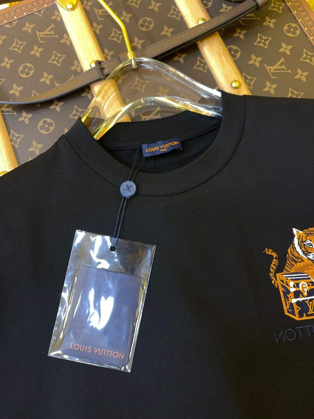 Tee Lv Tiger Treasure Black Ss2022