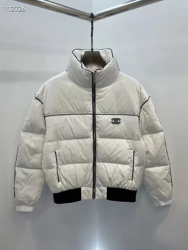 Phao Chanel Logo Ss2022