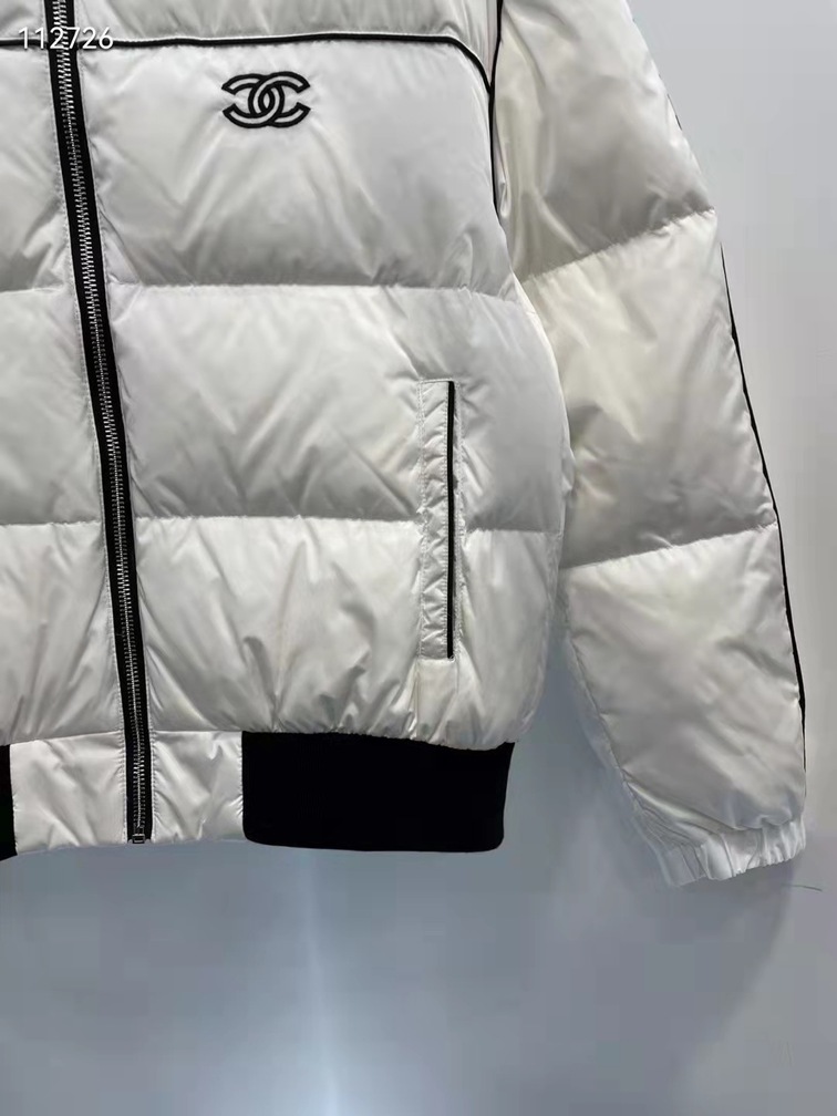 Phao Chanel Logo Ss2022