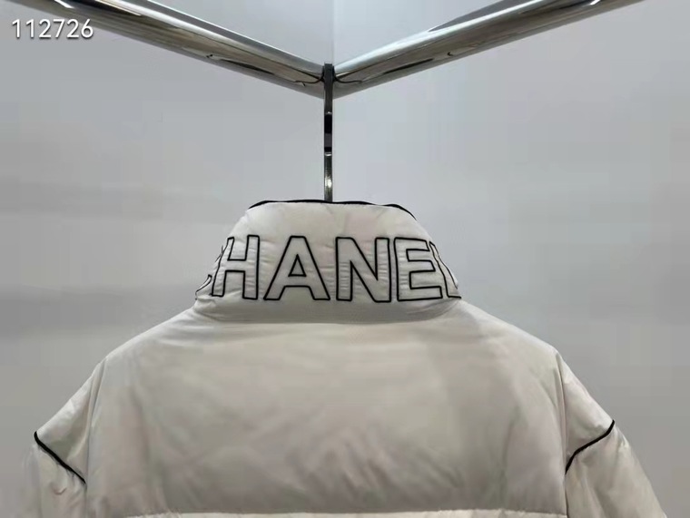 Phao Chanel Logo Ss2022