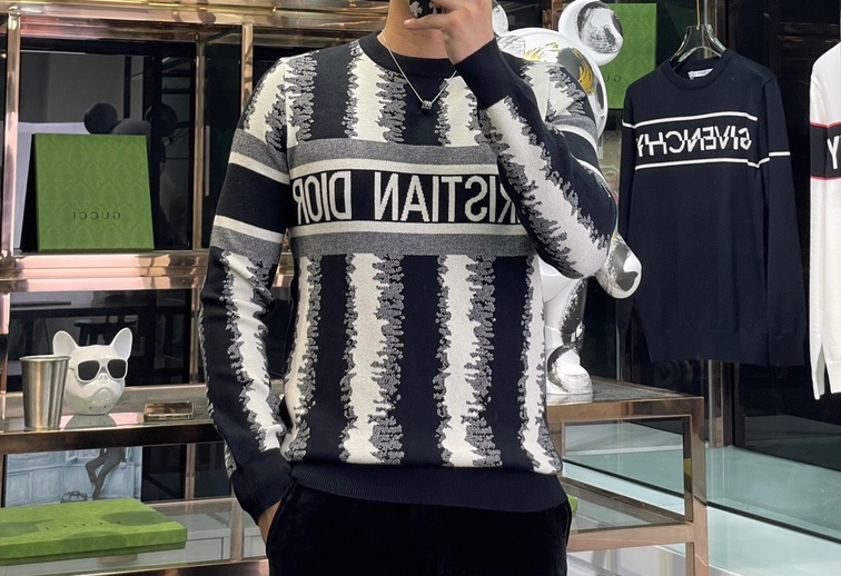 Sweaters Len Dior Soc Den Trang Co Chu