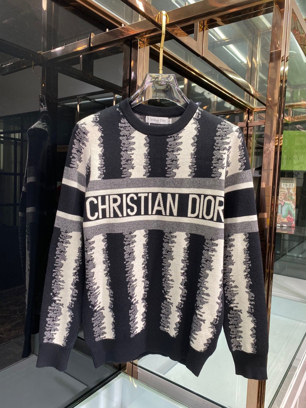 Sweaters Len Dior Soc Den Trang Co Chu