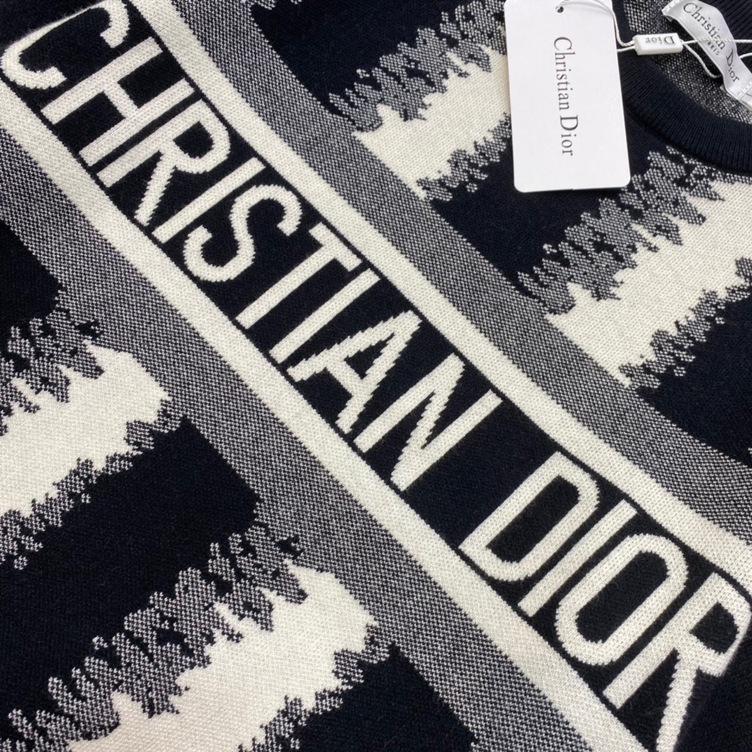 Sweaters Len Dior Soc Den Trang Co Chu