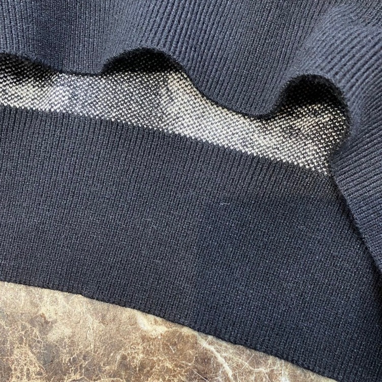 Sweaters Len Dior Soc Den Trang Co Chu