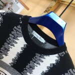 Sweaters Len Dior Soc Den Trang Co Chu