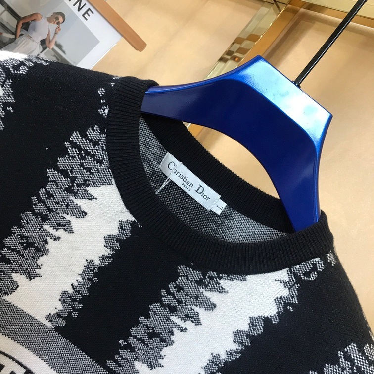 Sweaters Len Dior Soc Den Trang Co Chu