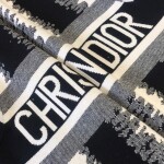 Sweaters Len Dior Soc Den Trang Co Chu