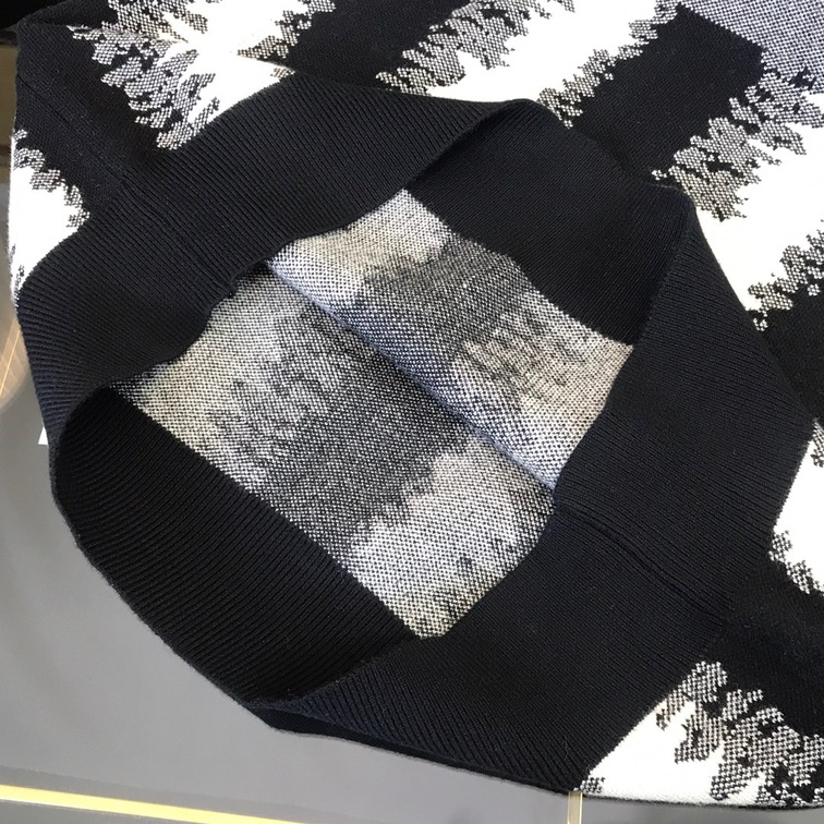 Sweaters Len Dior Soc Den Trang Co Chu