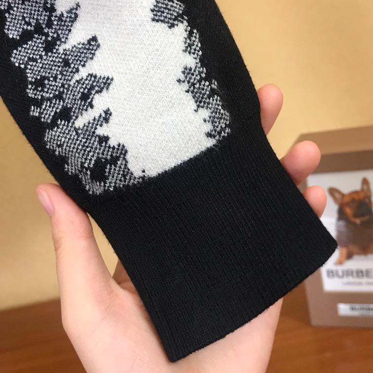 Sweaters Len Dior Soc Den Trang Co Chu