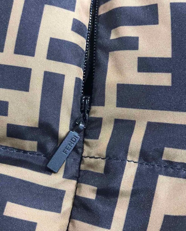 Phao Fendi Hoa Tiet Logo Ss2022