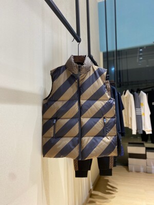 Phao Khoet Tay Fendi Ss2022