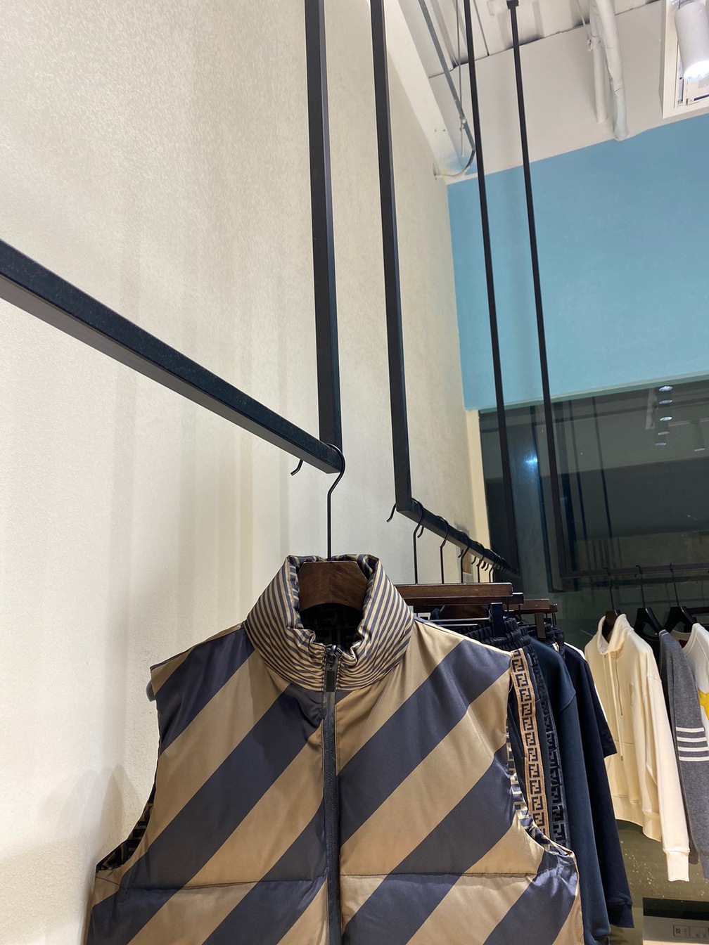 Phao Khoet Tay Fendi Ss2022