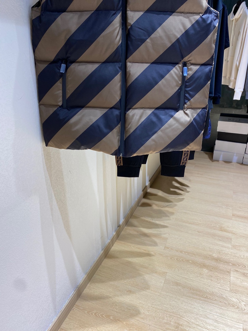 Phao Khoet Tay Fendi Ss2022