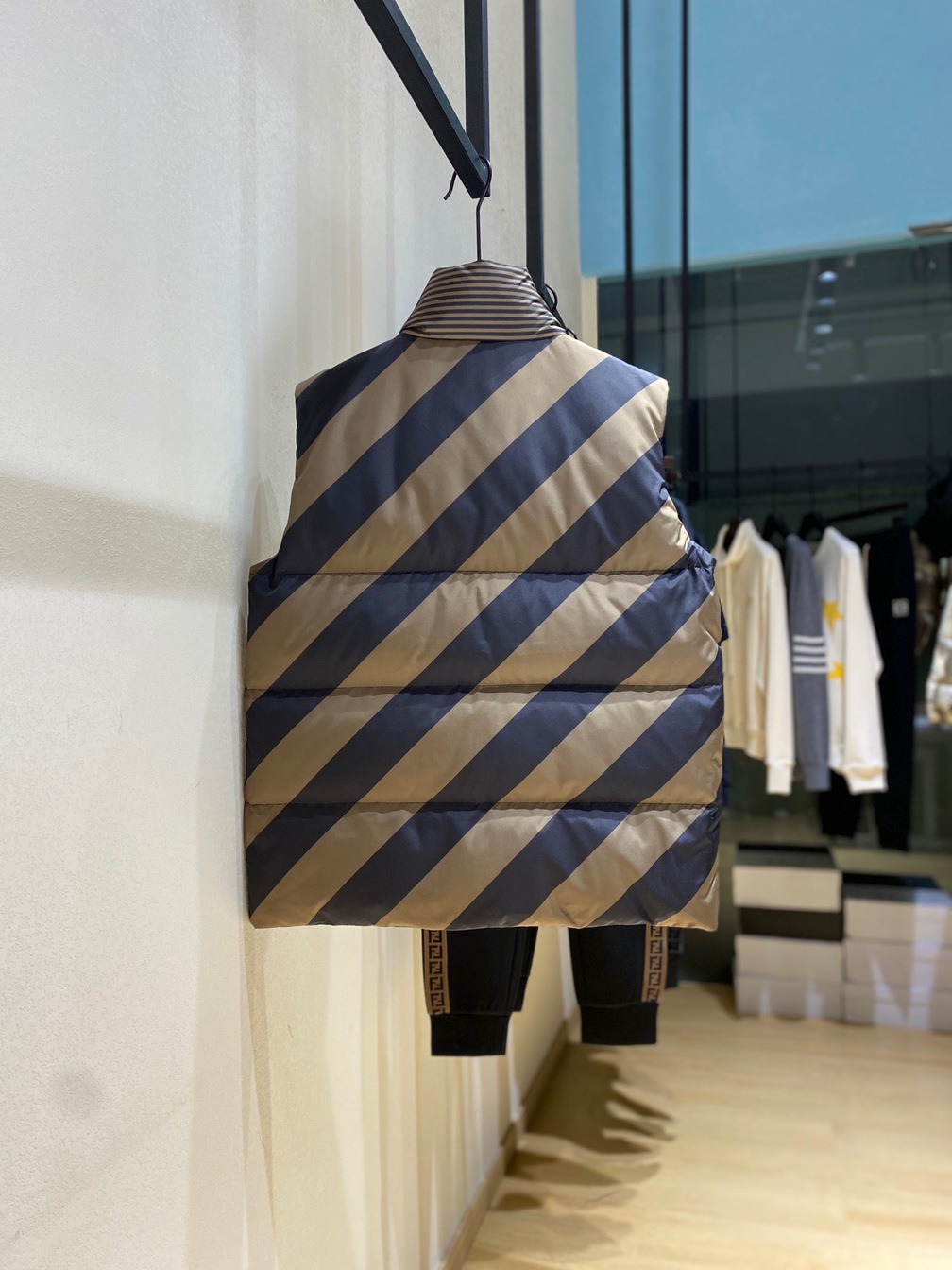 Phao Khoet Tay Fendi Ss2022
