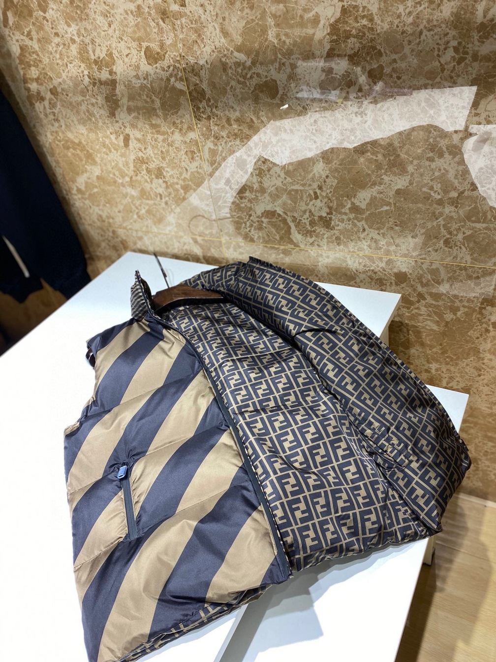 Phao Khoet Tay Fendi Ss2022