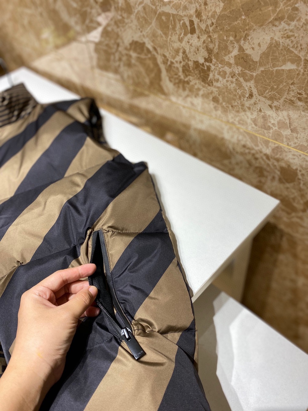 Phao Khoet Tay Fendi Ss2022
