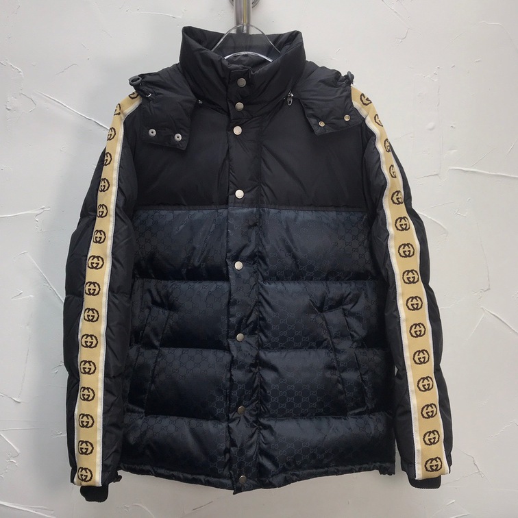 Phao Gucci Tay Logo Vang Ss2022