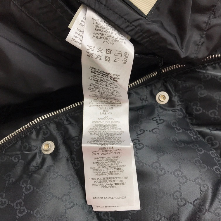 Phao Gucci Tay Logo Vang Ss2022