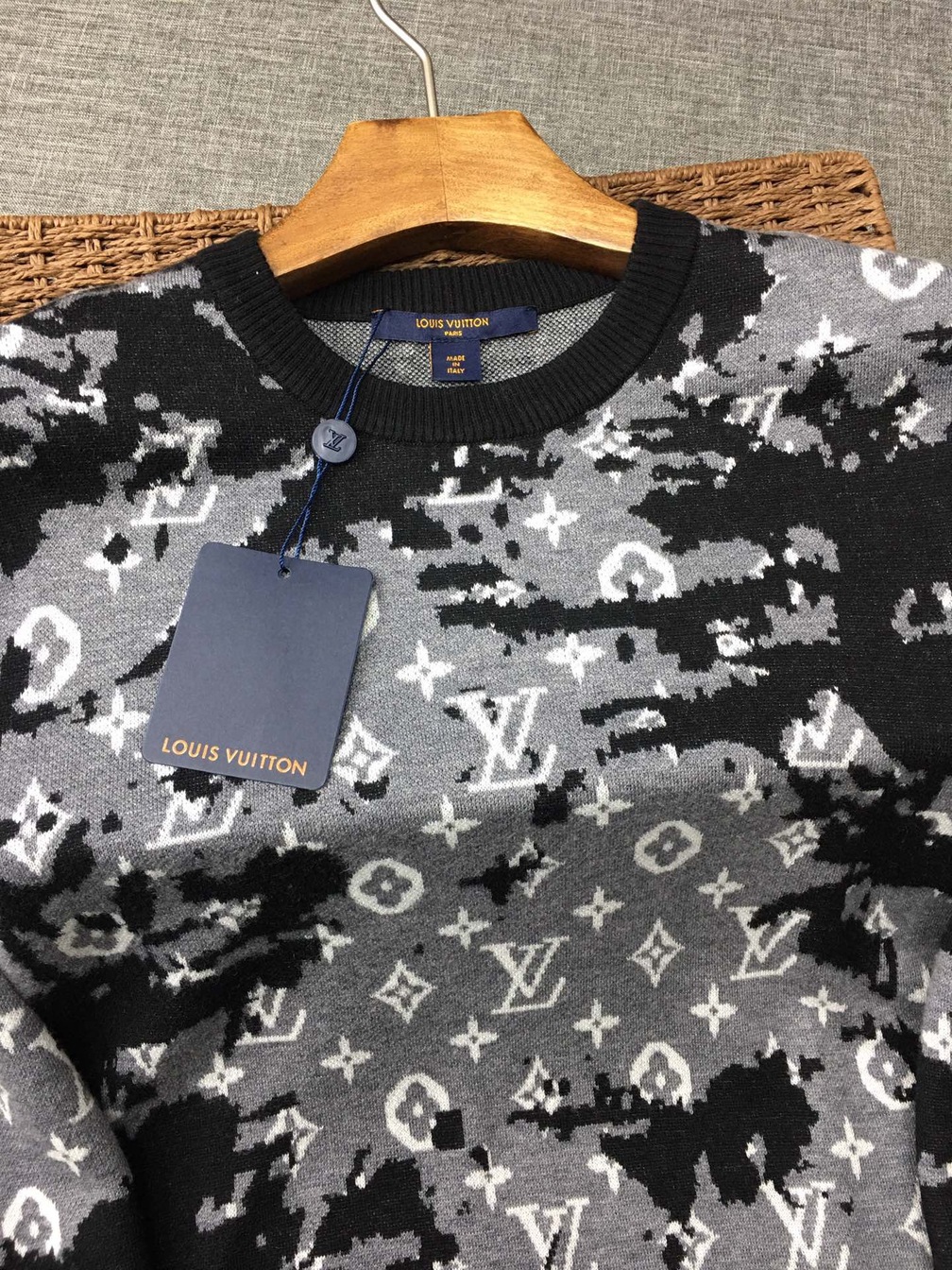 Shirt Len Lv Loang Den Xam Ss2022