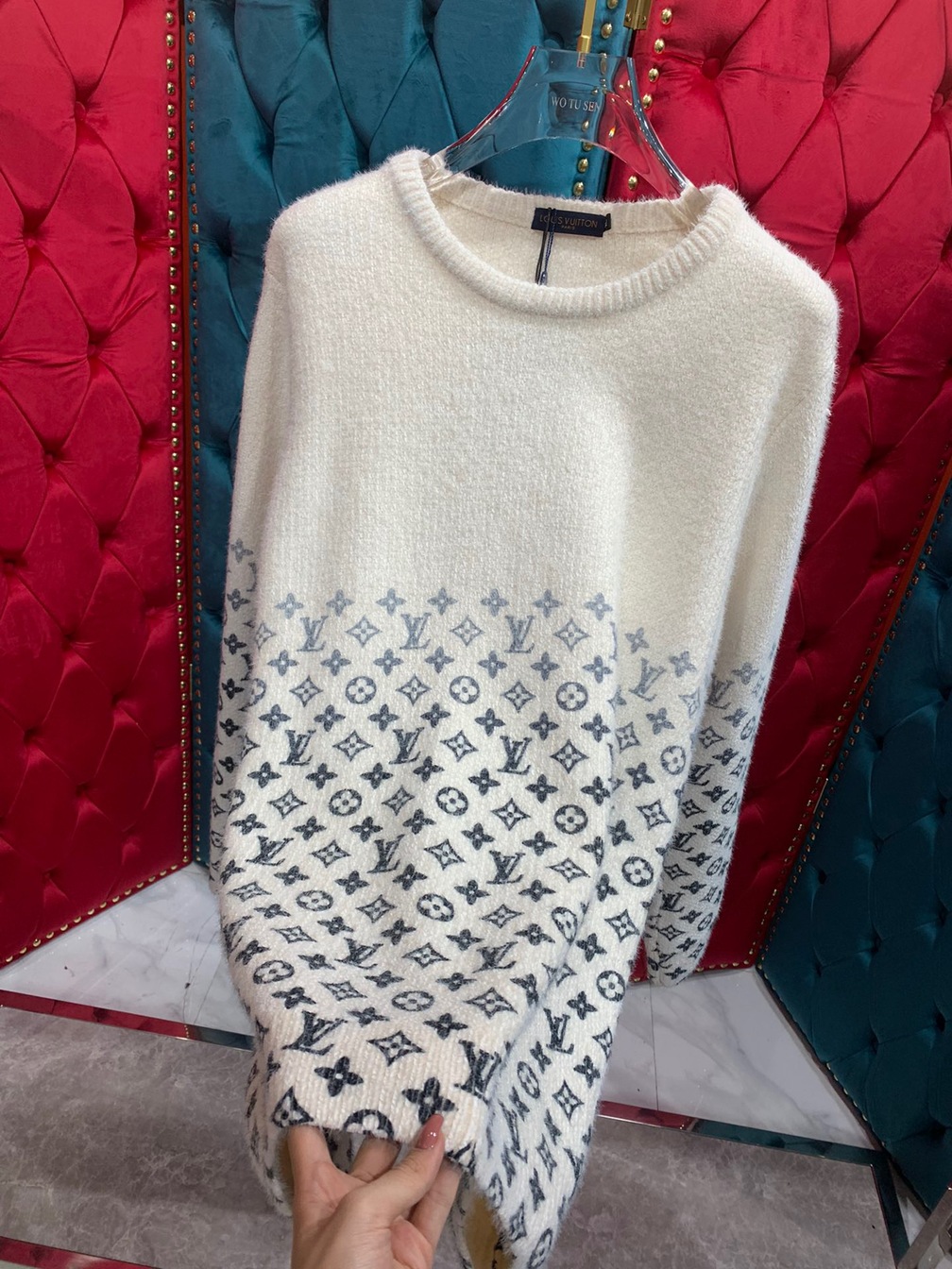 Sweaters Len Lv Hoa Tiet Logo Than Ao