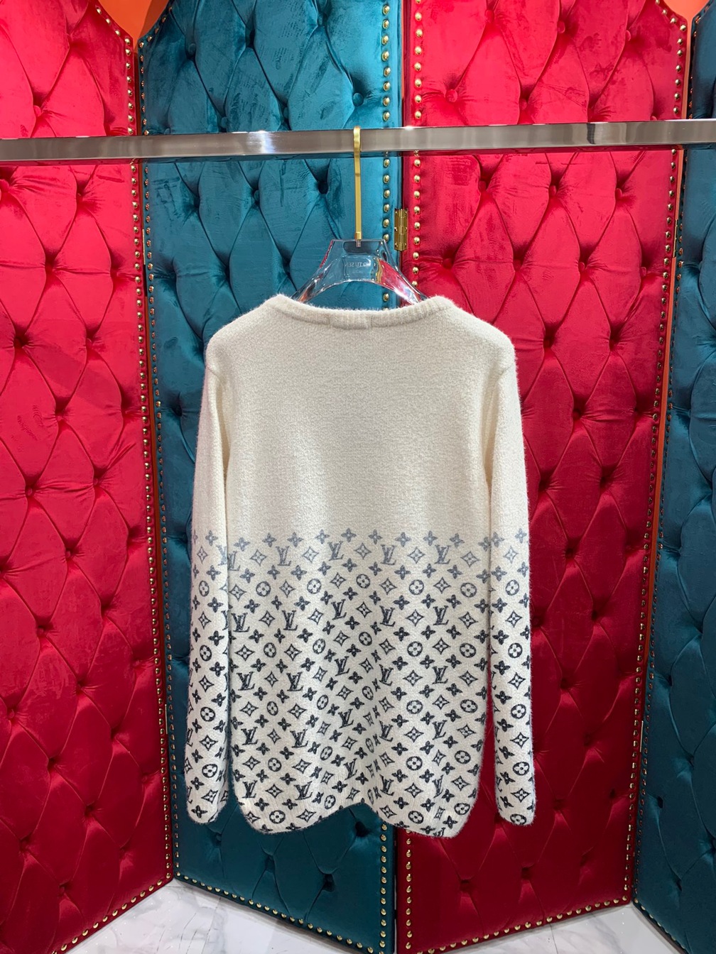 Sweaters Len Lv Hoa Tiet Logo Than Ao