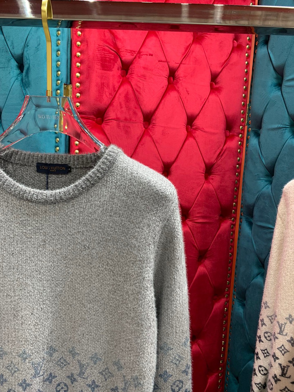 Sweaters Len Lv Hoa Tiet Logo Than Ao