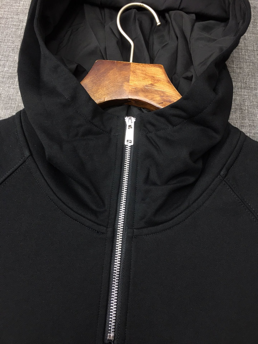 Jacket Gio Prada Tui Logo Thao Roi
