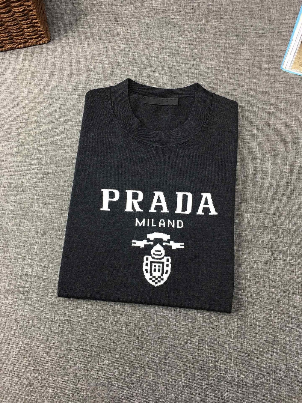 Sweaters Len Prada Logo Mat Truoc