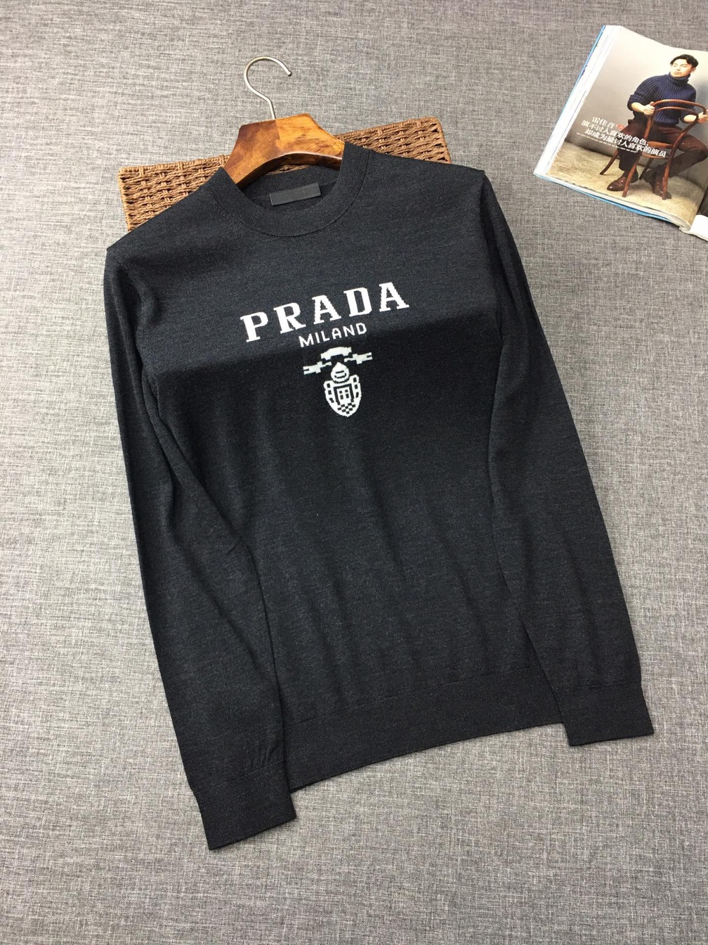 Sweaters Len Prada Logo Mat Truoc