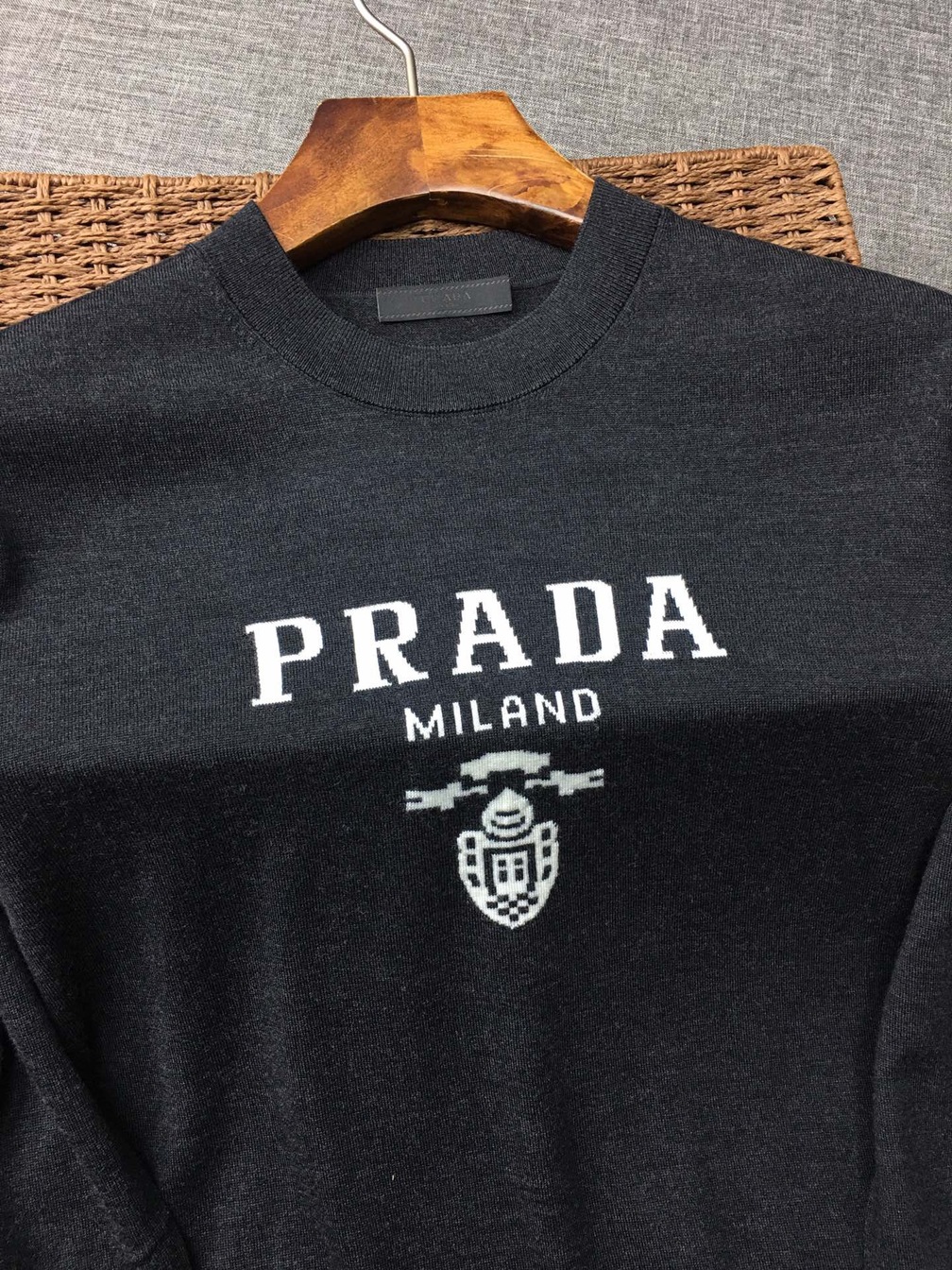 Sweaters Len Prada Logo Mat Truoc