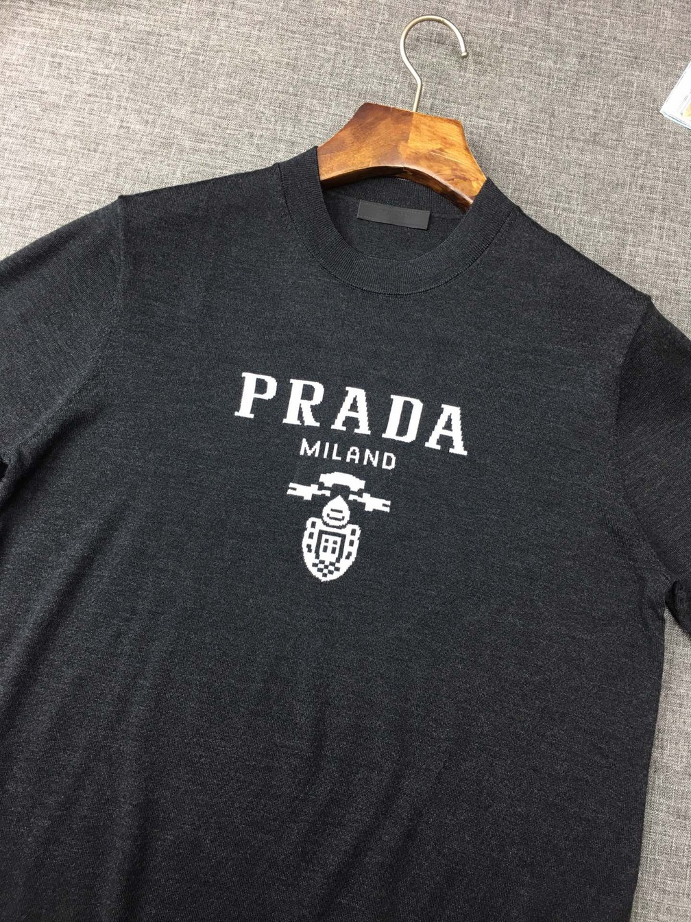 Sweaters Len Prada Logo Mat Truoc