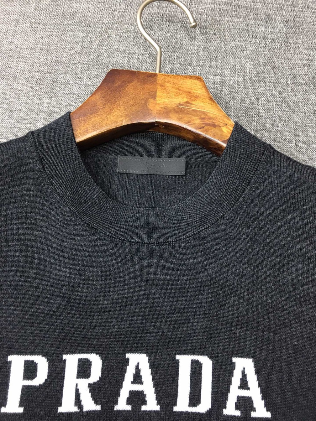Sweaters Len Prada Logo Mat Truoc