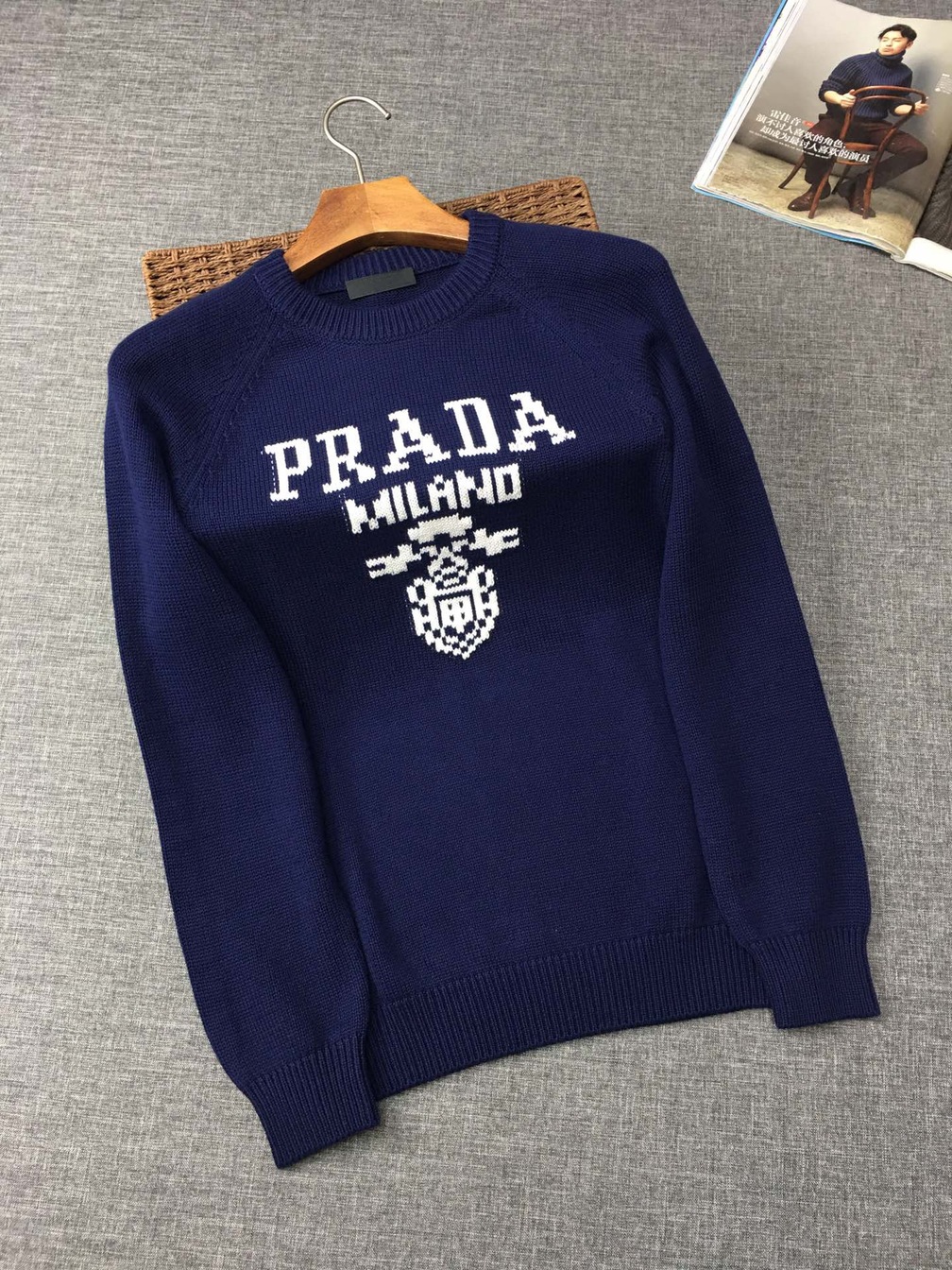 Sweaters Len Prada Logo Mat Truoc