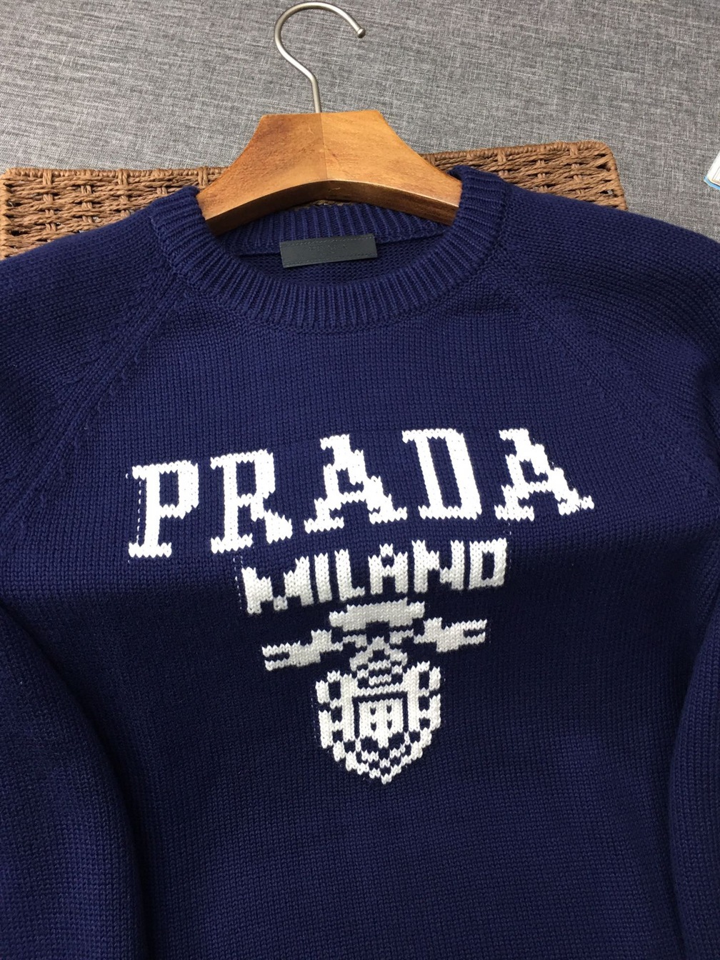 Sweaters Len Prada Logo Mat Truoc