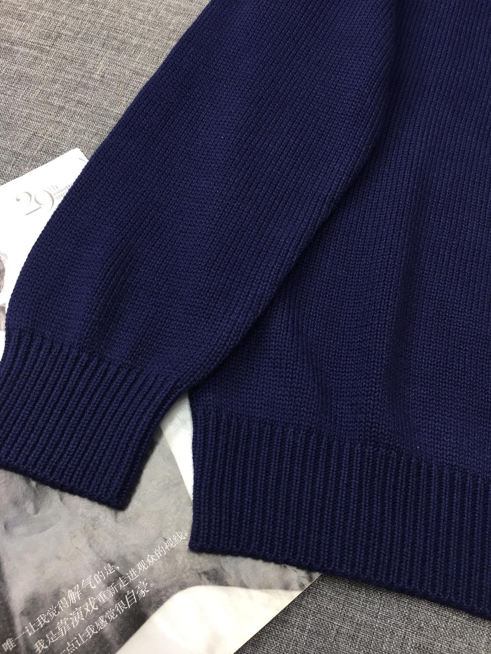 Sweaters Len Prada Logo Mat Truoc