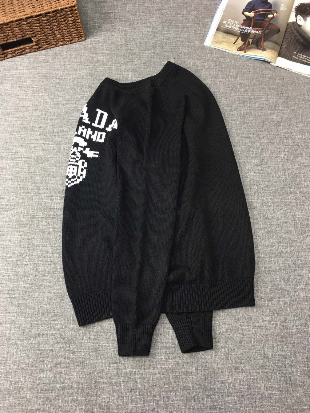 Sweaters Len Prada Logo Mat Truoc