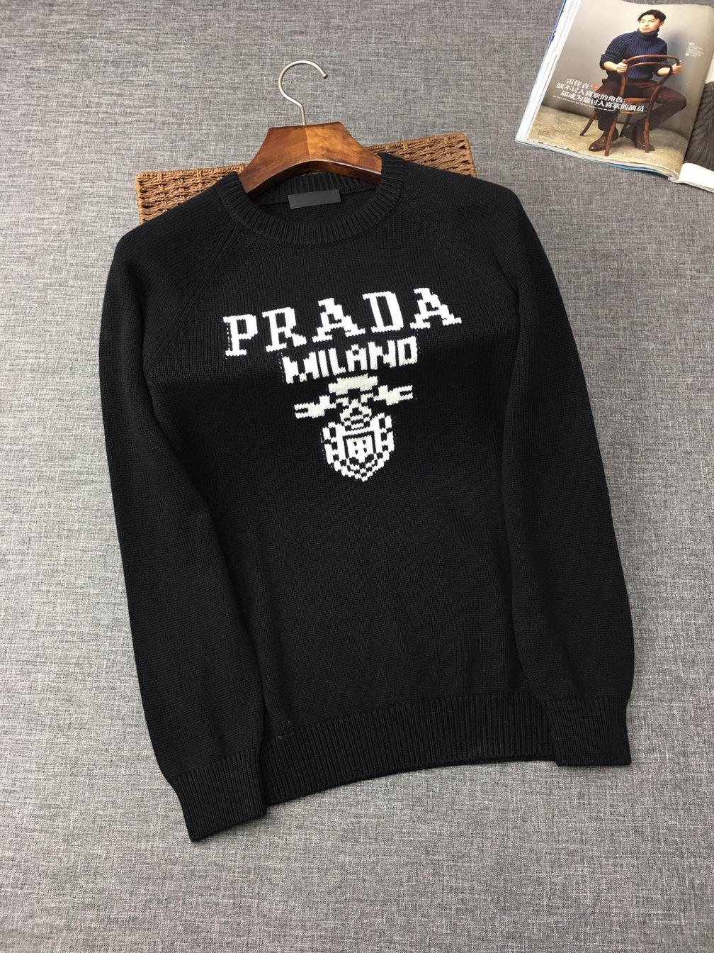 Sweaters Len Prada Logo Mat Truoc
