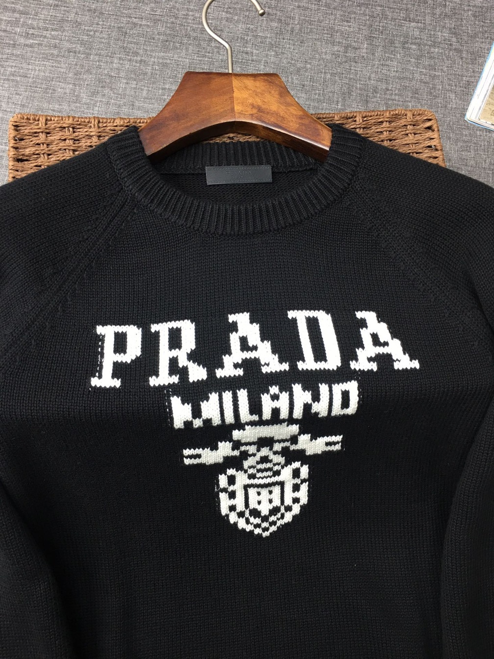 Sweaters Len Prada Logo Mat Truoc