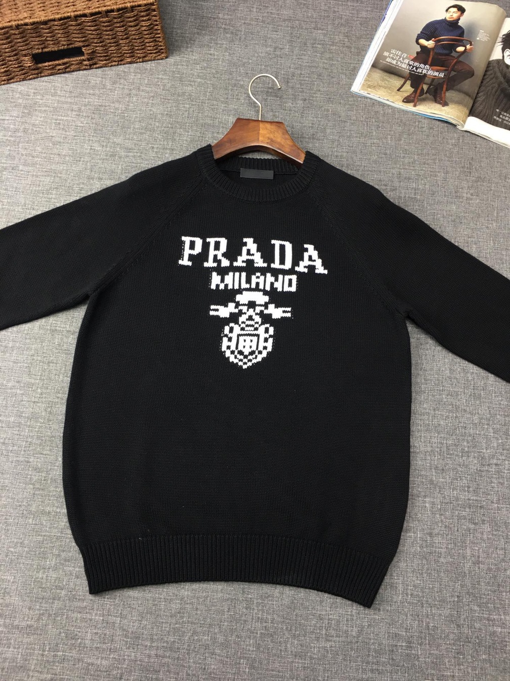 Sweaters Len Prada Logo Mat Truoc