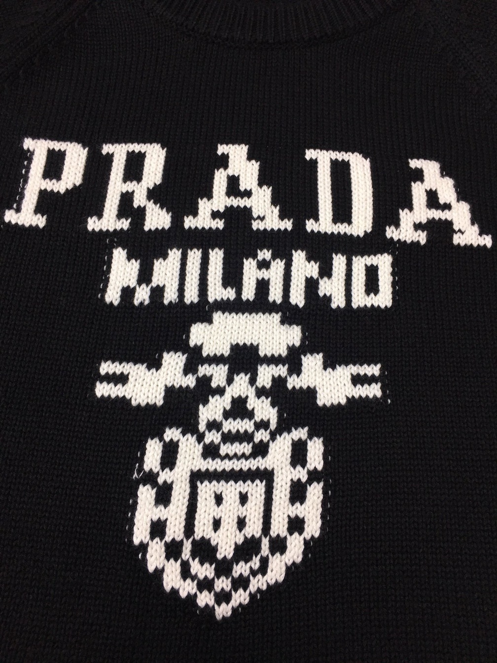 Sweaters Len Prada Logo Mat Truoc