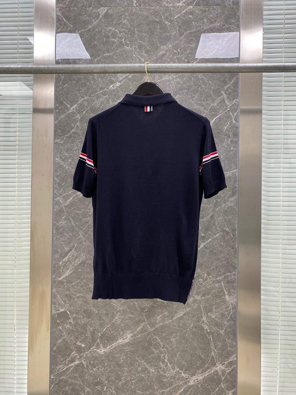Polo Thom Soc Do Xanh Giua Tay