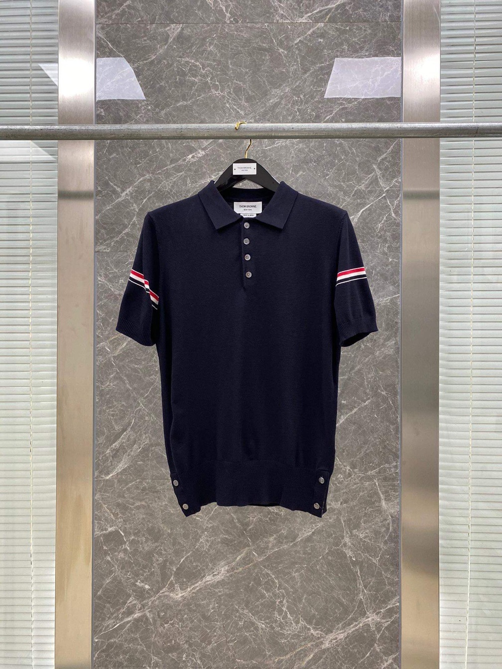 Polo Thom Soc Do Xanh Giua Tay