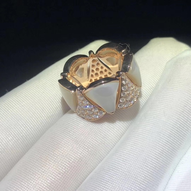 Bvlgari Divas Dream Ring 18kt Gold With White Mother Of Pearl And Pave Diamond