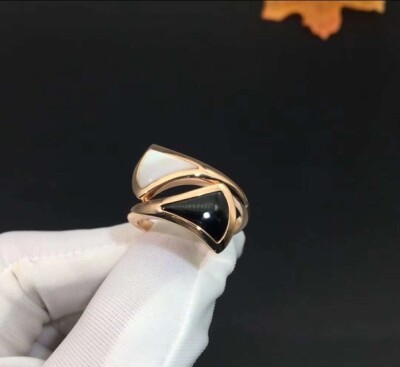 Bvlgari Divasdream Ring With Black Onyx And Mother Of Pearl