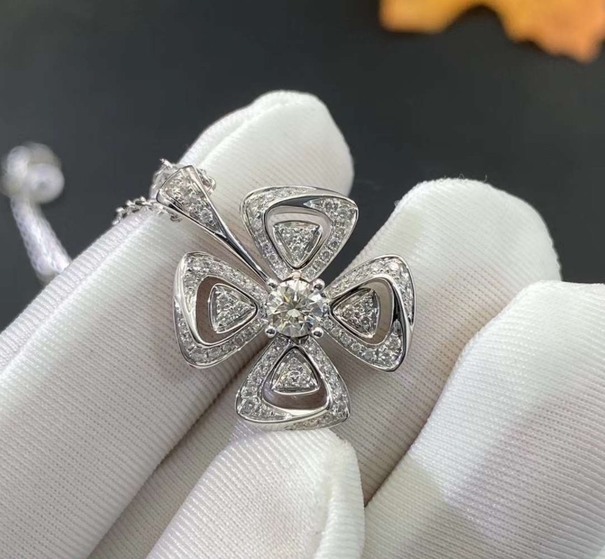 Bvlgari Fiorever Necklace Diamonds